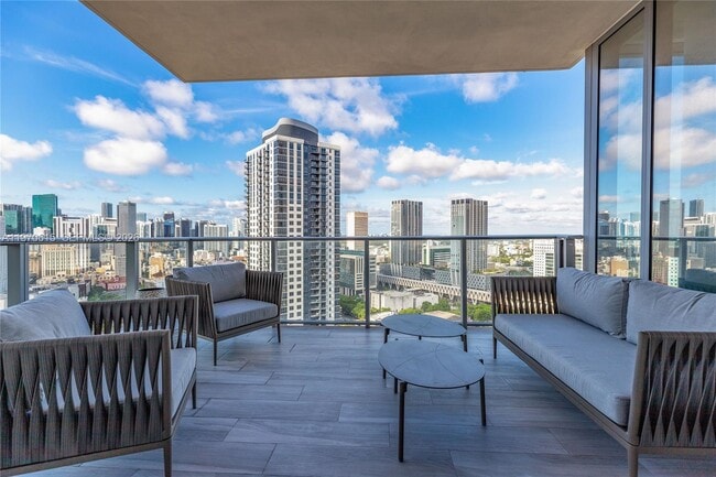 Building Photo - 851 NE 1st Ave