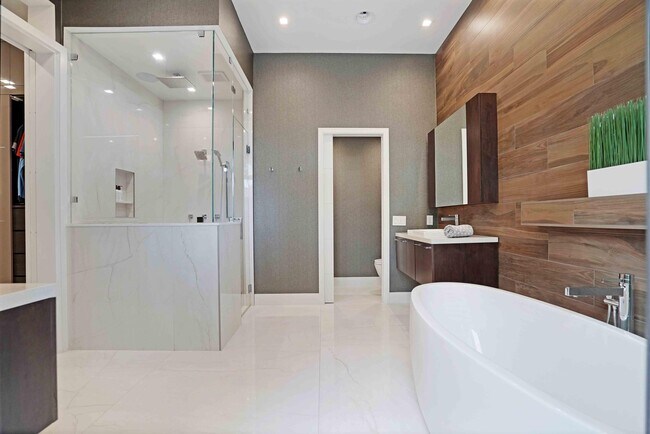 Building Photo - 3012 NW 61st St