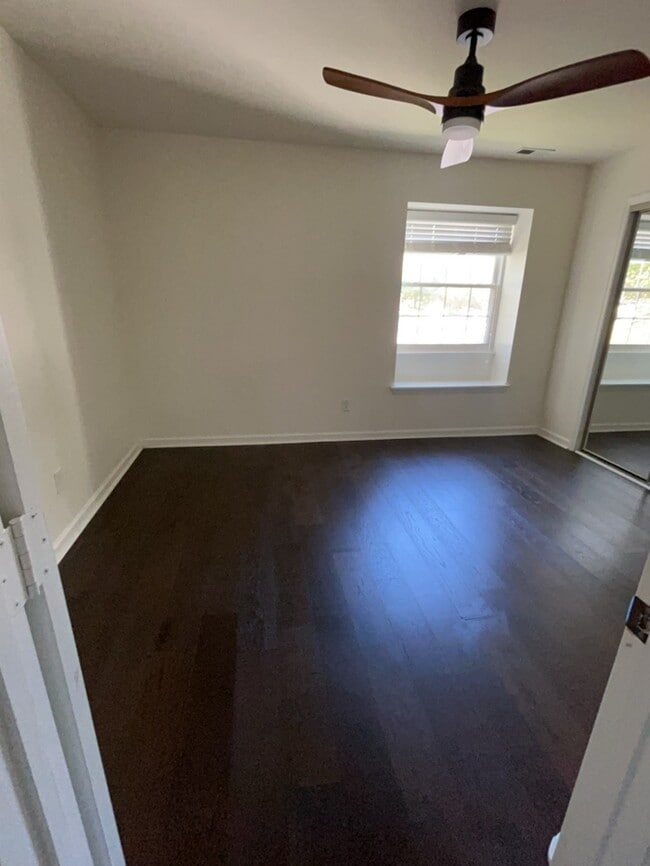Building Photo - Charming 2-Bedroom Loft-Style Condo in a P...