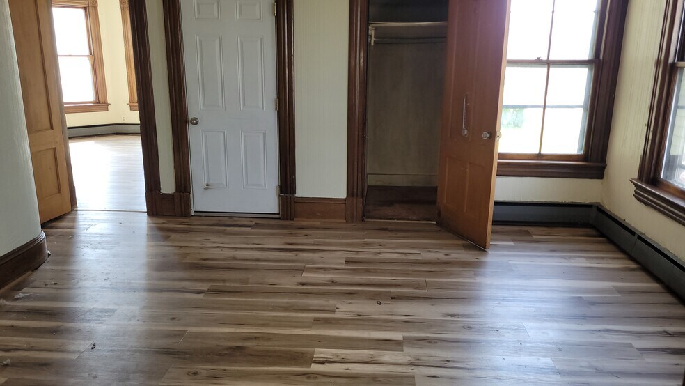 Building Photo - 743 Stanley St