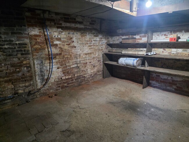 Building Photo - 204-208 N Fort Wayne St