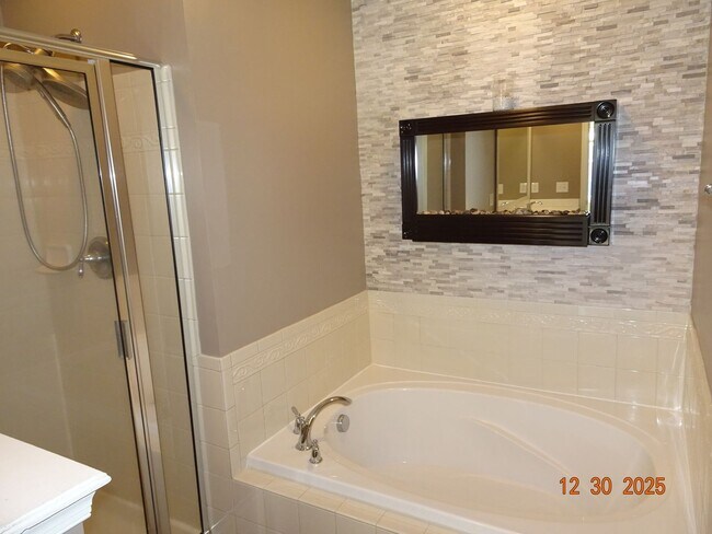 Building Photo - 4 Bedrooms, 3.5 Baths Townhouse