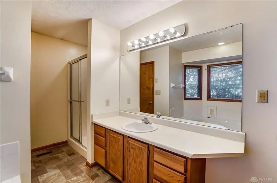 Master Bath - 451 S Wolf Creek Pike