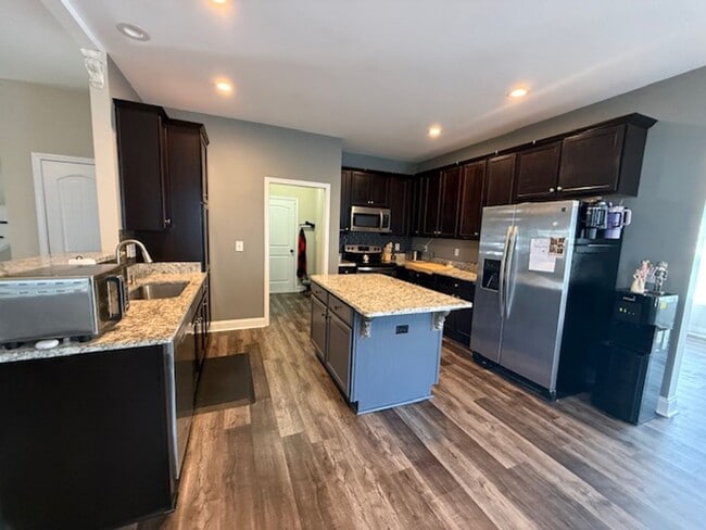 Building Photo - Welcome to Williamsburg Plantation!