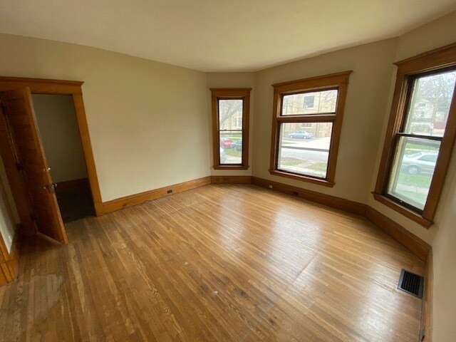 Living room - 231 Calkins Ave SE
