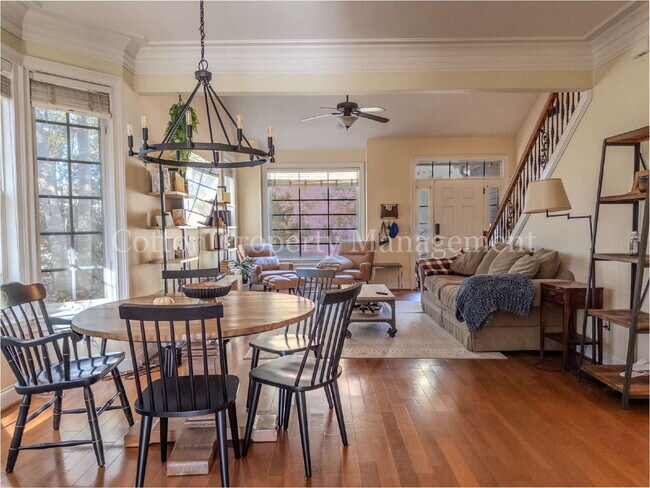 Building Photo - 102 Blossom Cir