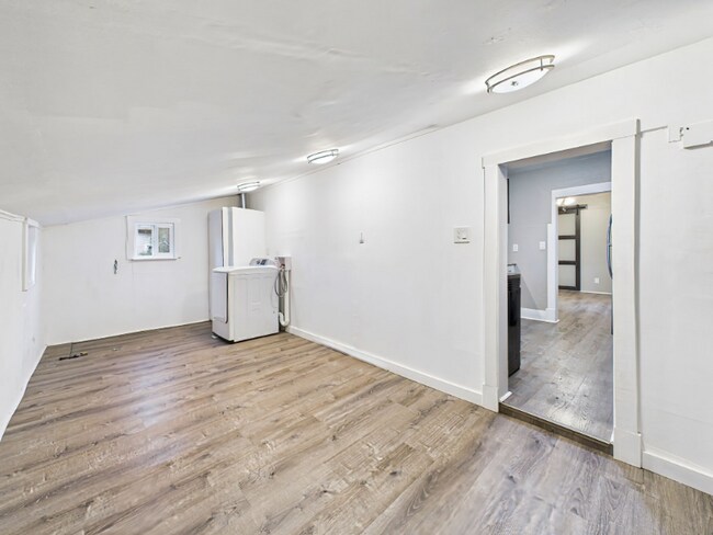 Building Photo - 404 S Race St