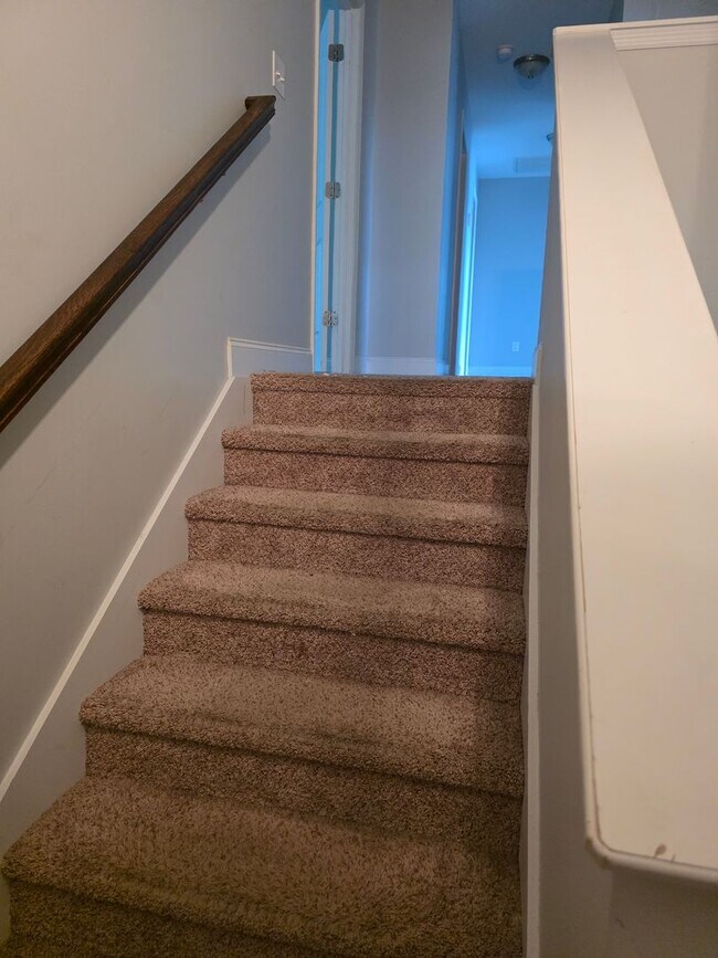 Building Photo - 2 Story 4 BR