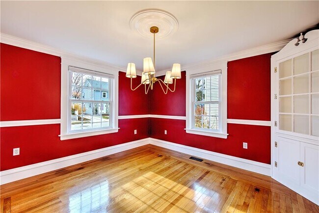 Building Photo - 11 Elmcroft Ave