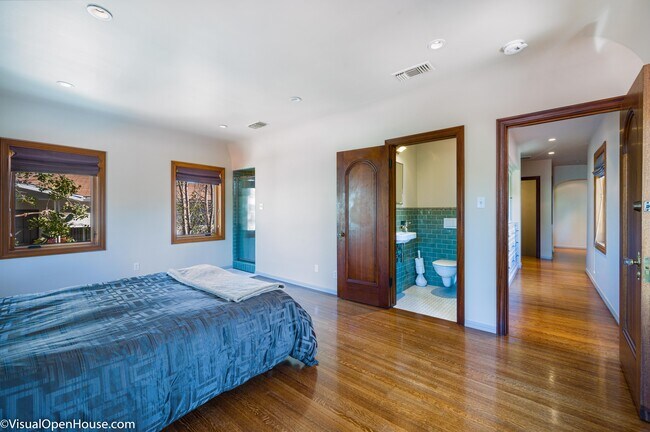 Building Photo - 11159 La Maida St