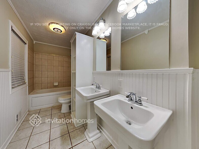 Building Photo - 5045 Cherokee Ct