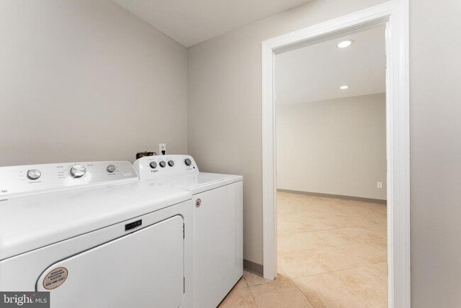 Building Photo - 4869 Benecia Ln