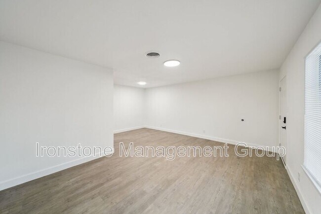 Building Photo - 4503 E 31st St