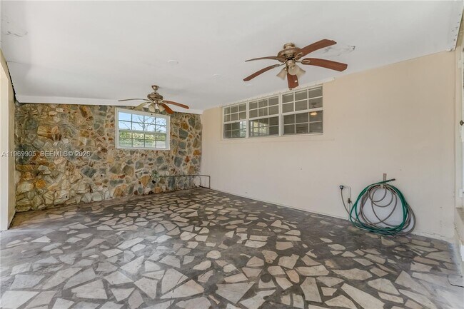 Building Photo - 215 Entrada Dr