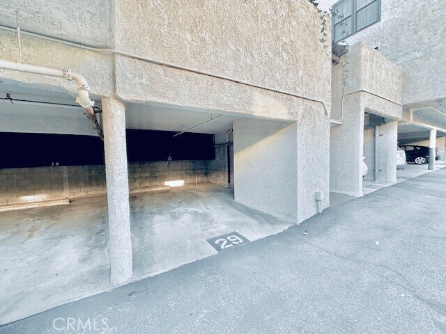 Building Photo - 585 W Duarte Rd