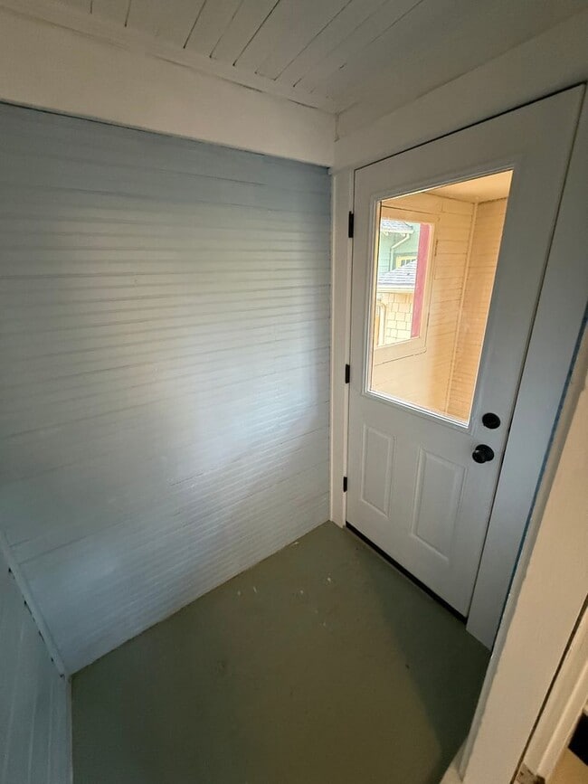 Building Photo - Charming Sellwood Gem in the Heart of SE P...