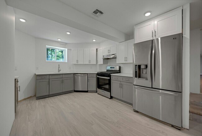 Building Photo - 252 Mabel Pl
