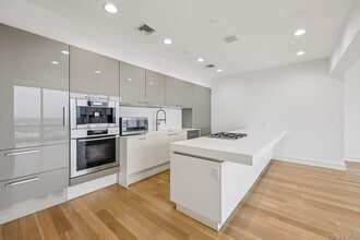 Building Photo - 1 Renaissance Square