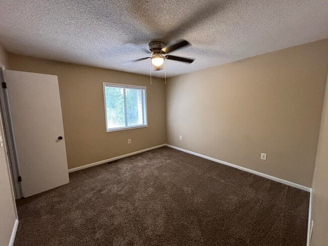 Building Photo - 121 Candlebrook Dr