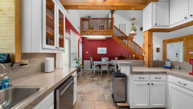 Building Photo - Private acre property, the charm you have been looking for. This is a place to call home!