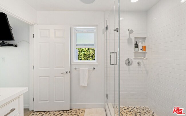 Building Photo - 4908 Bunnie Ln