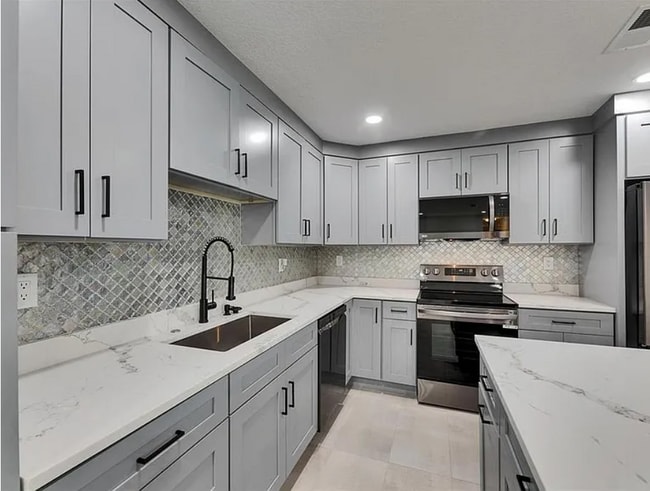 Building Photo - Apollo Beach Condo