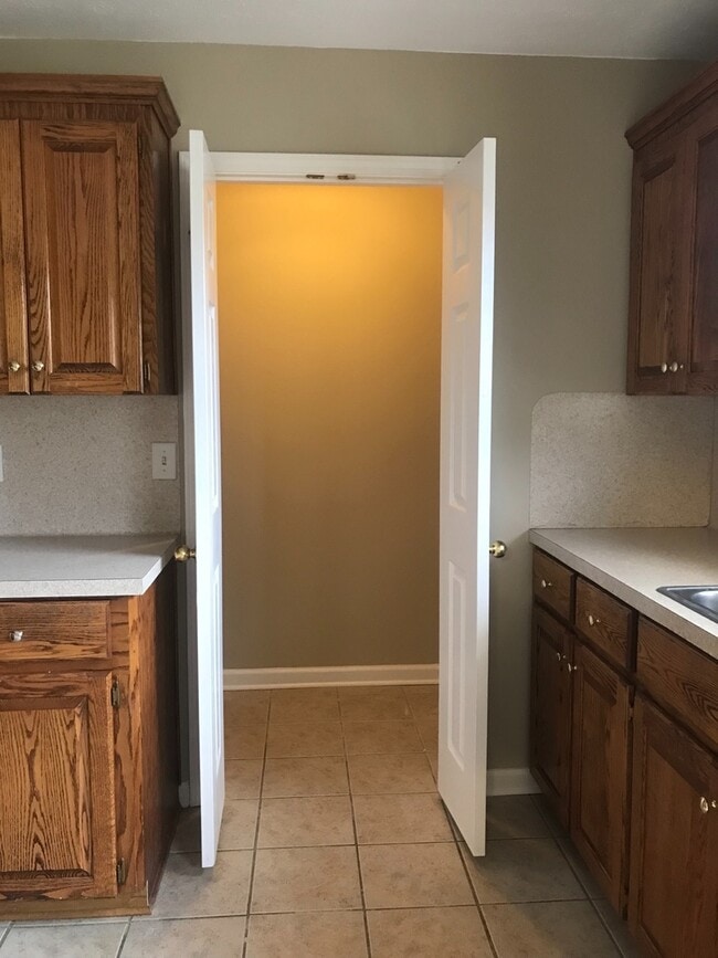 Building Photo - 16 Mustang Dr