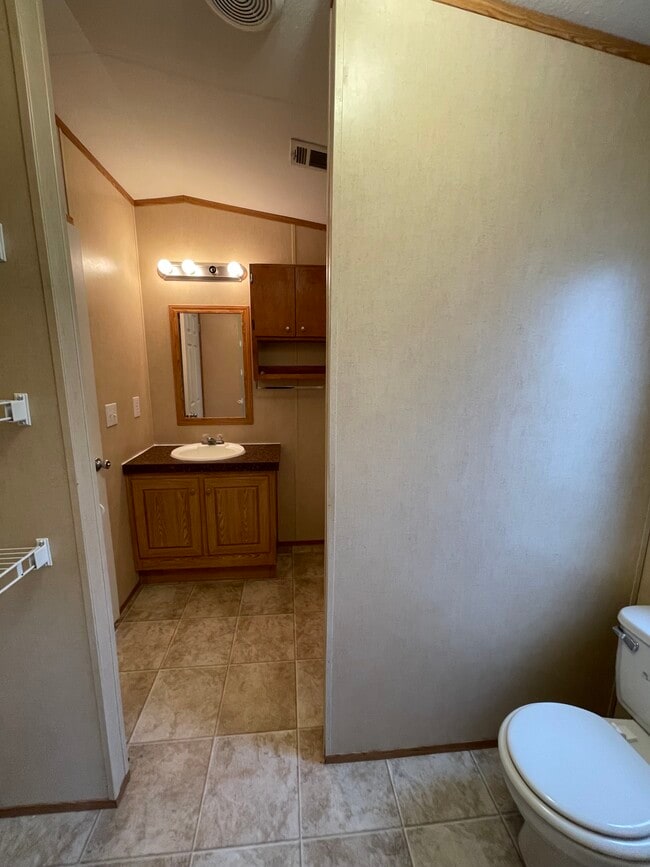 Building Photo - 340 Live Oak Rd