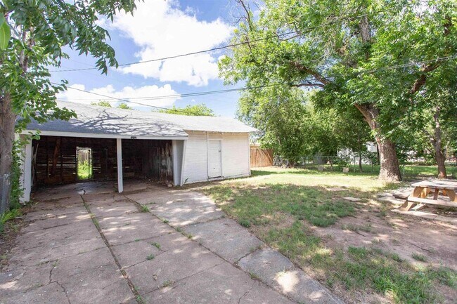 Building Photo - 1710 Pearl Ave