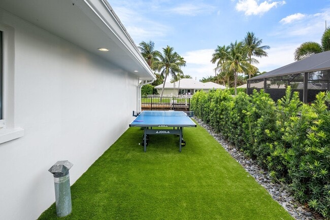 Building Photo - 1332 Tamarind Way