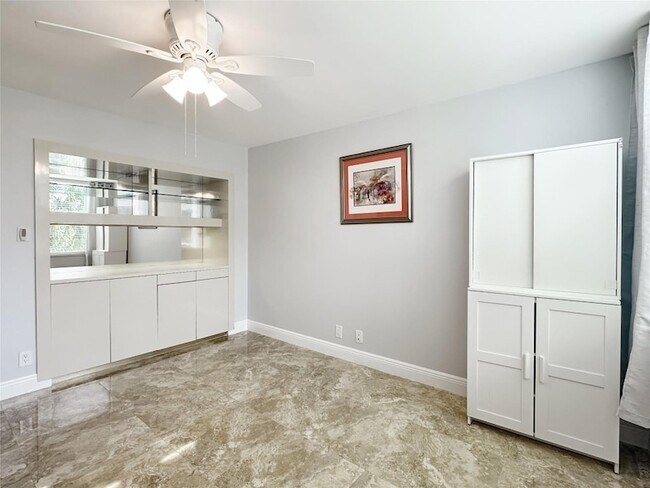 Building Photo - 3505 Oaks Way