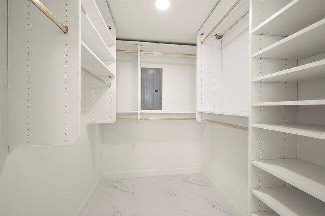 Building Photo - 14655 Champion Forest Dr Dr
