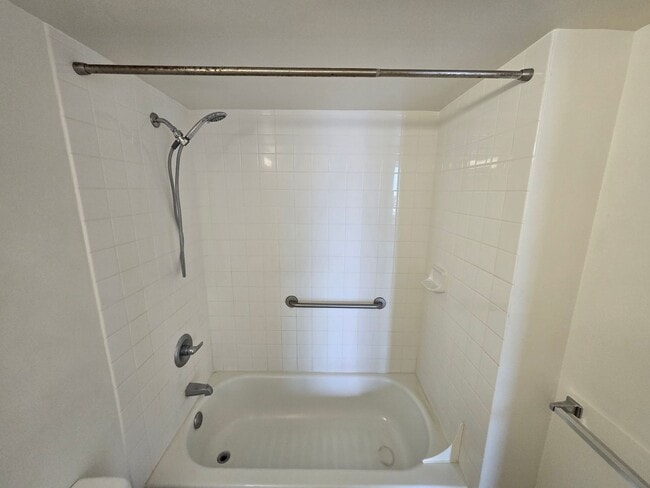 Building Photo - Breathtaking mountain view, 1 bdrm, 1 bath...