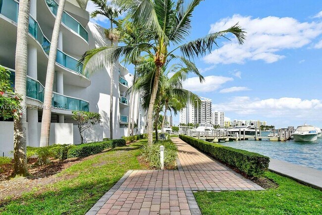 Building Photo - 7900 Harbor Island Dr