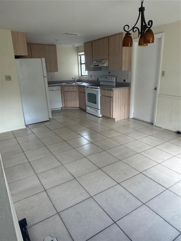 Building Photo - 4948 Camphor Ave