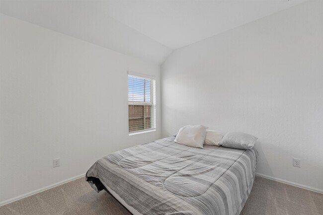 Building Photo - 7310 Bartoncliff Dr