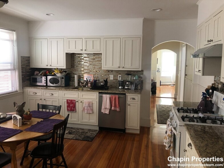 Building Photo - 66 Chestnut St