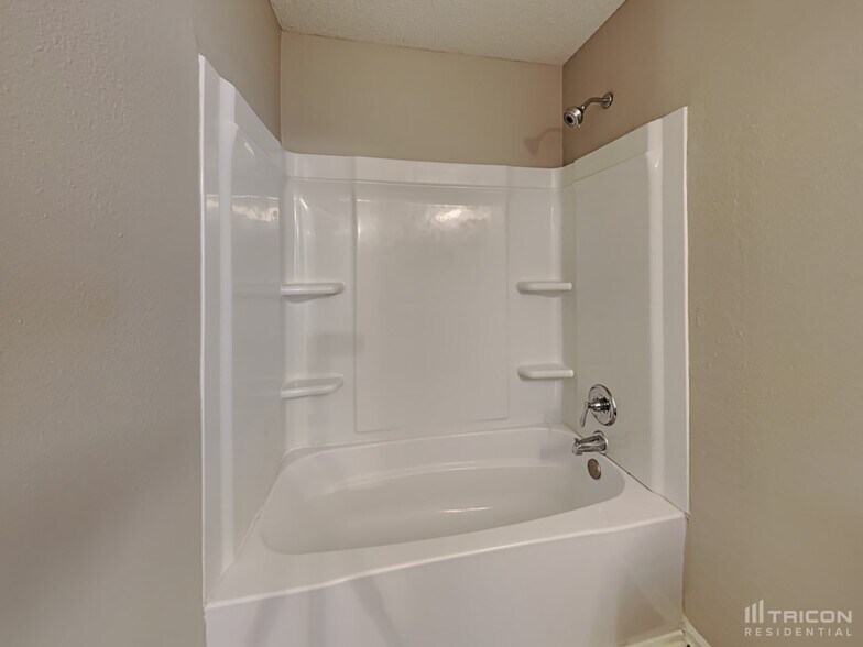 Building Photo - 6572 W Jefferson Ct