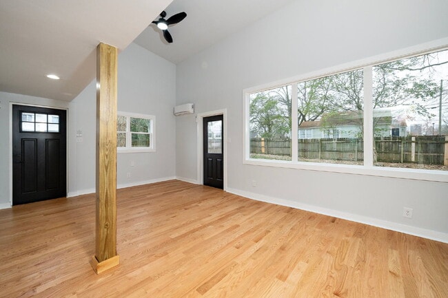 Building Photo - 210 Lincoln Ct