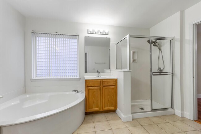 Building Photo - 627 Fox Hill Estates Dr