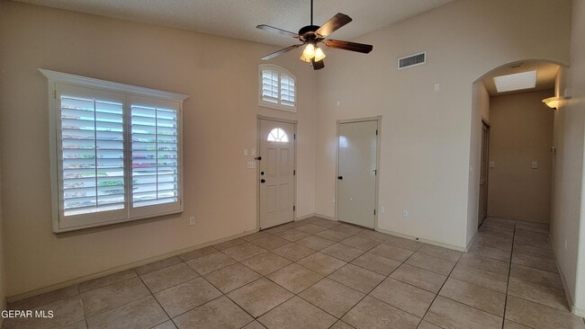 Building Photo - 14281 Gil Reyes Dr