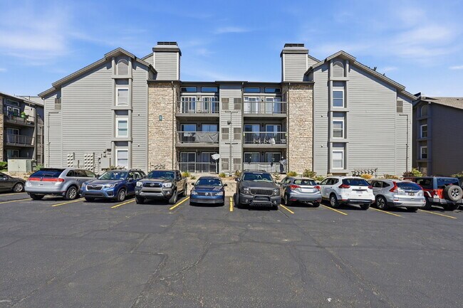 Building Photo - $1,740.95 - 2 bed/1 bath, cozy Denver Condo!