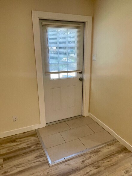 Building Photo - 217 Concordia Blvd