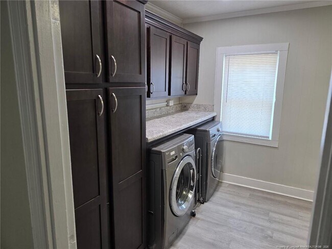 Building Photo - 2031 Womble Dr