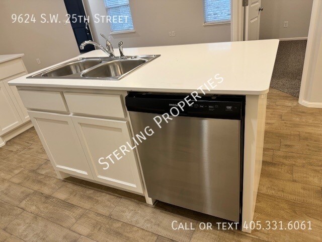 Building Photo - 9624 SW 25th St