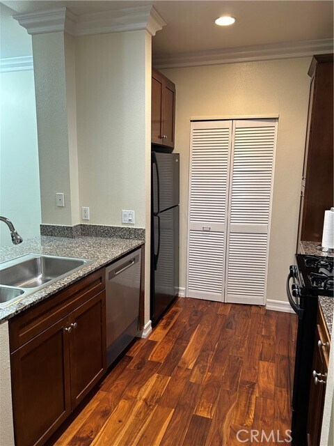 Building Photo - 1356 Scholarship