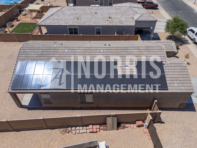 Building Photo - Low Maintenance Home Centrally Located