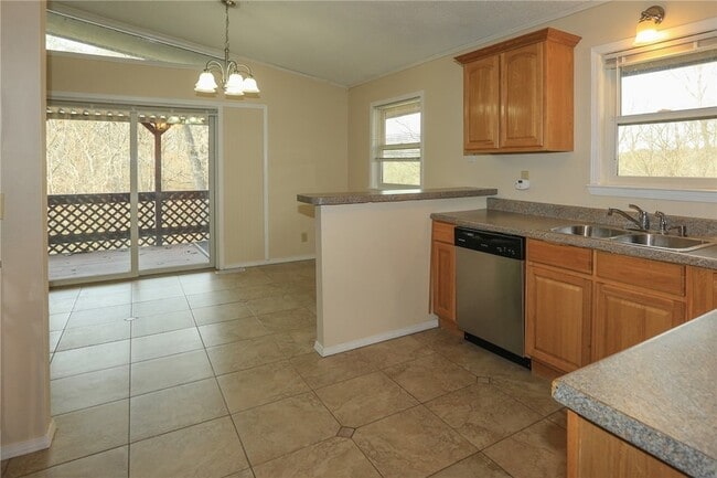 Building Photo - 39 Sheneman Dr