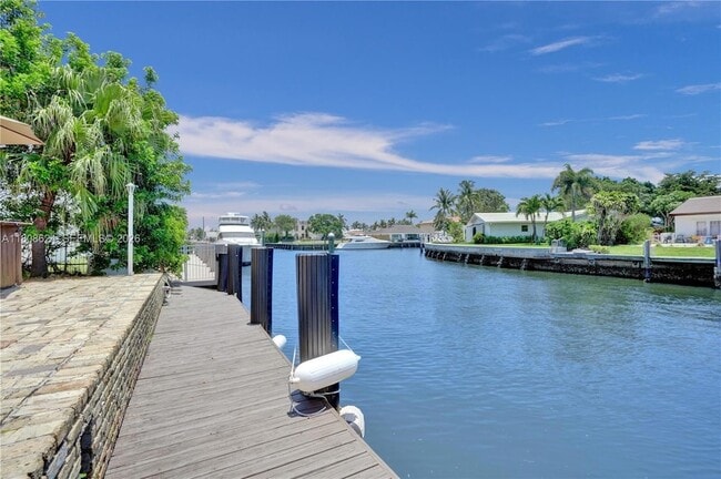 Building Photo - 3100 NE 56th Ct