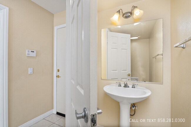 Building Photo - 11610 Aspen View Dr